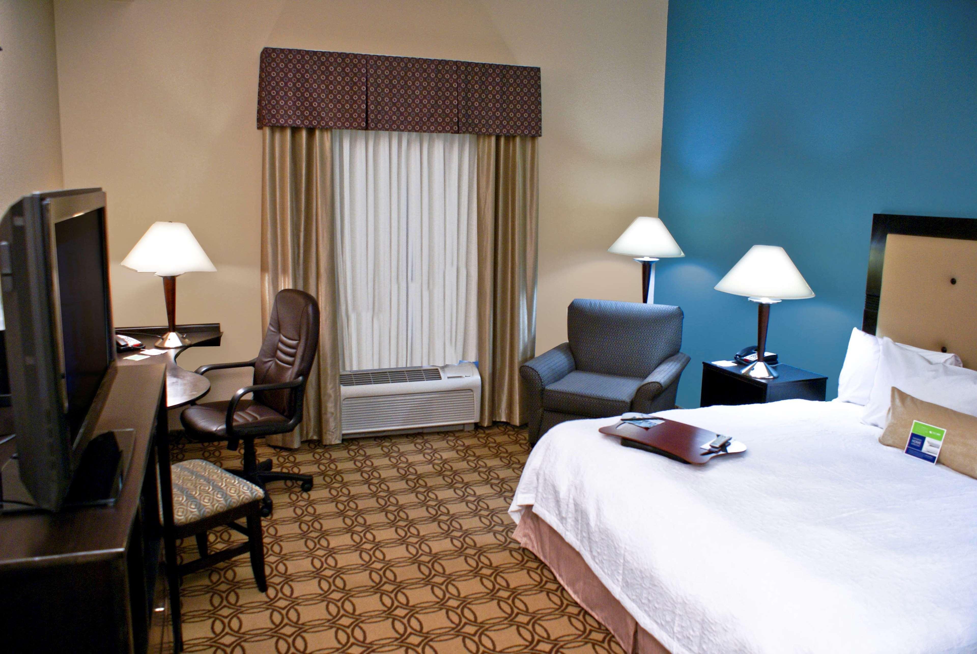 Hampton Inn & Suites Charlotte-Airport Стая снимка