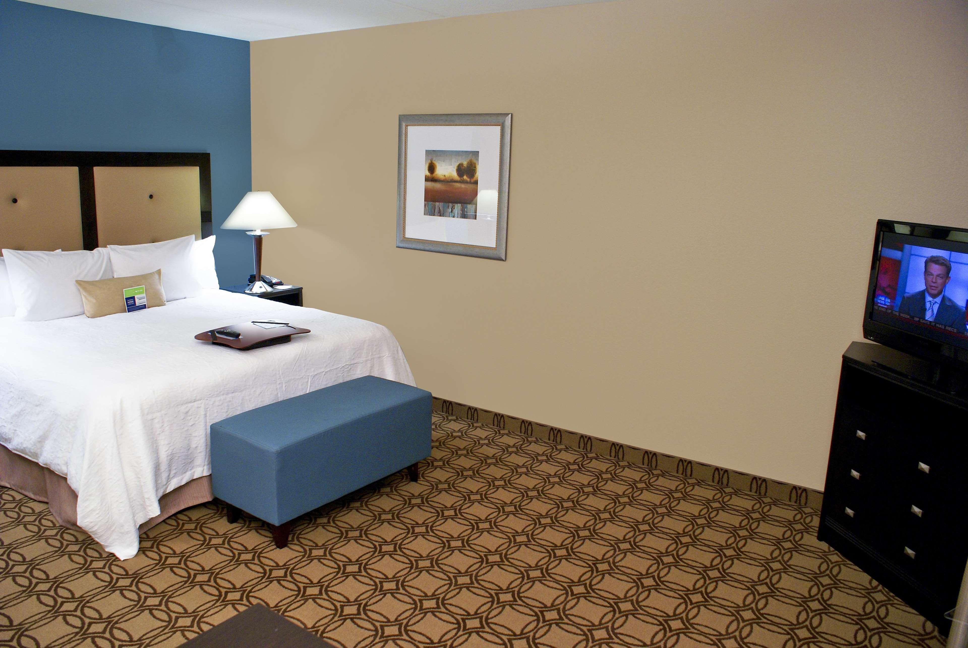 Hampton Inn & Suites Charlotte-Airport Стая снимка