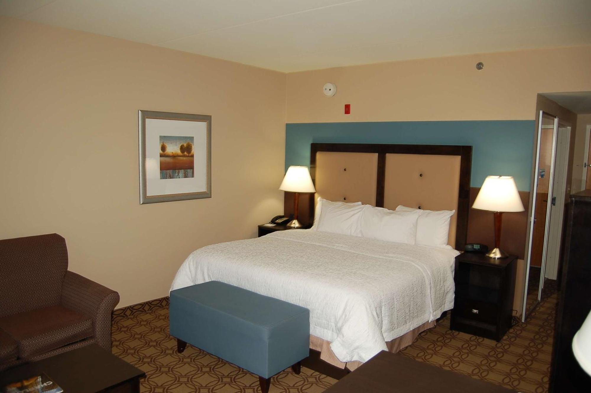 Hampton Inn & Suites Charlotte-Airport Екстериор снимка