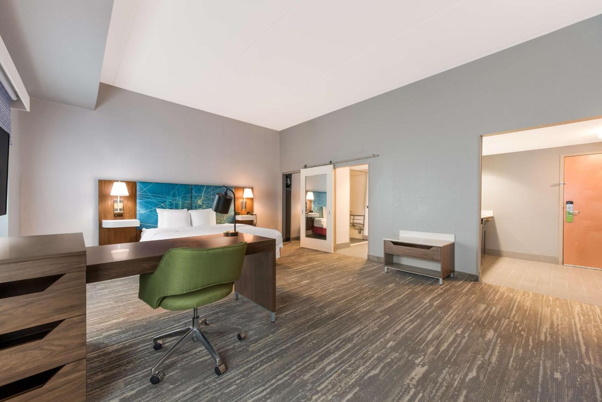 Hampton Inn & Suites Charlotte-Airport Екстериор снимка