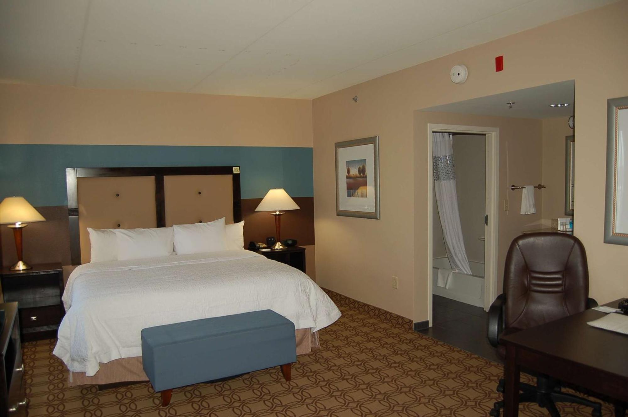Hampton Inn & Suites Charlotte-Airport Екстериор снимка