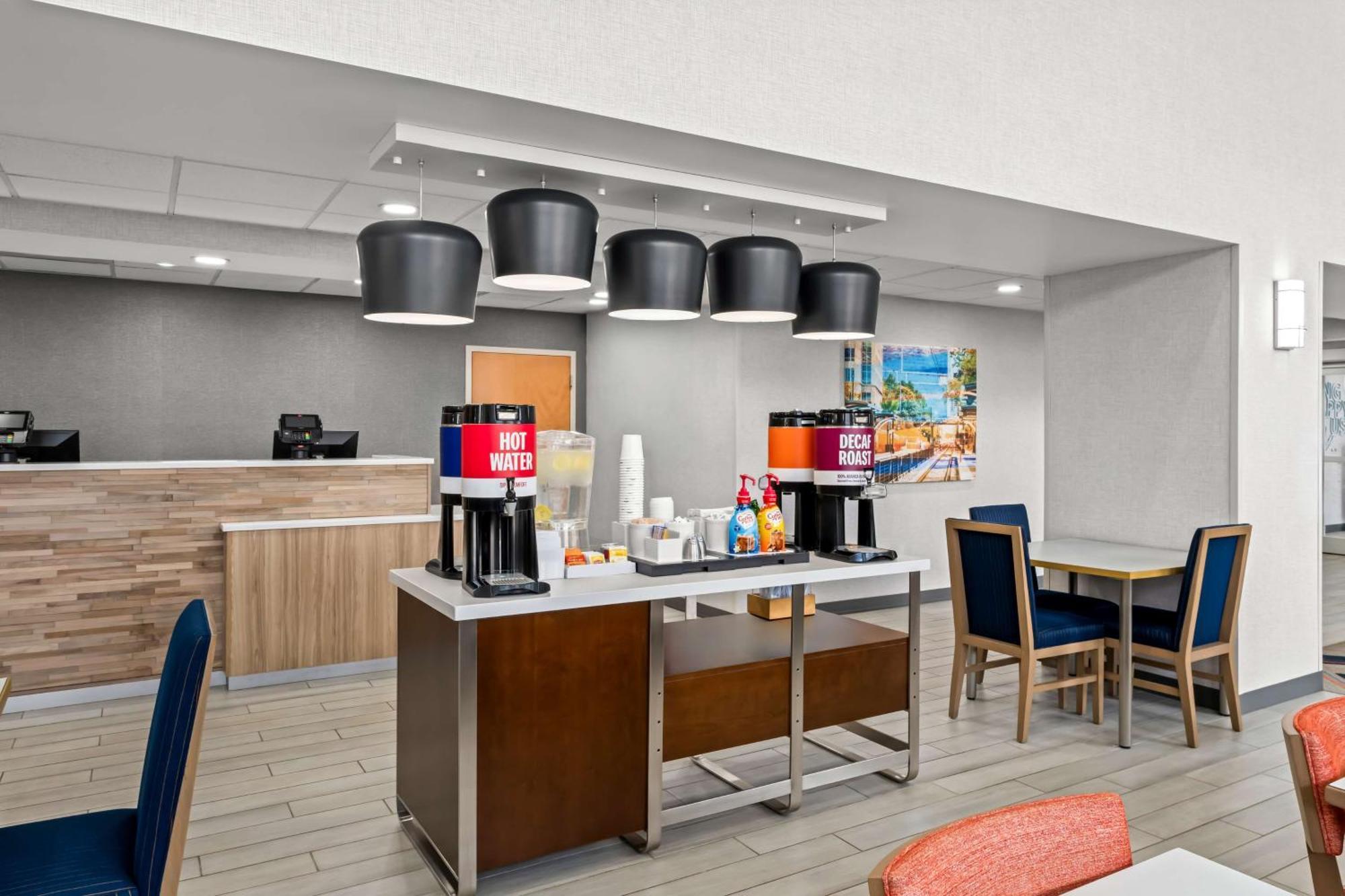 Hampton Inn & Suites Charlotte-Airport Екстериор снимка