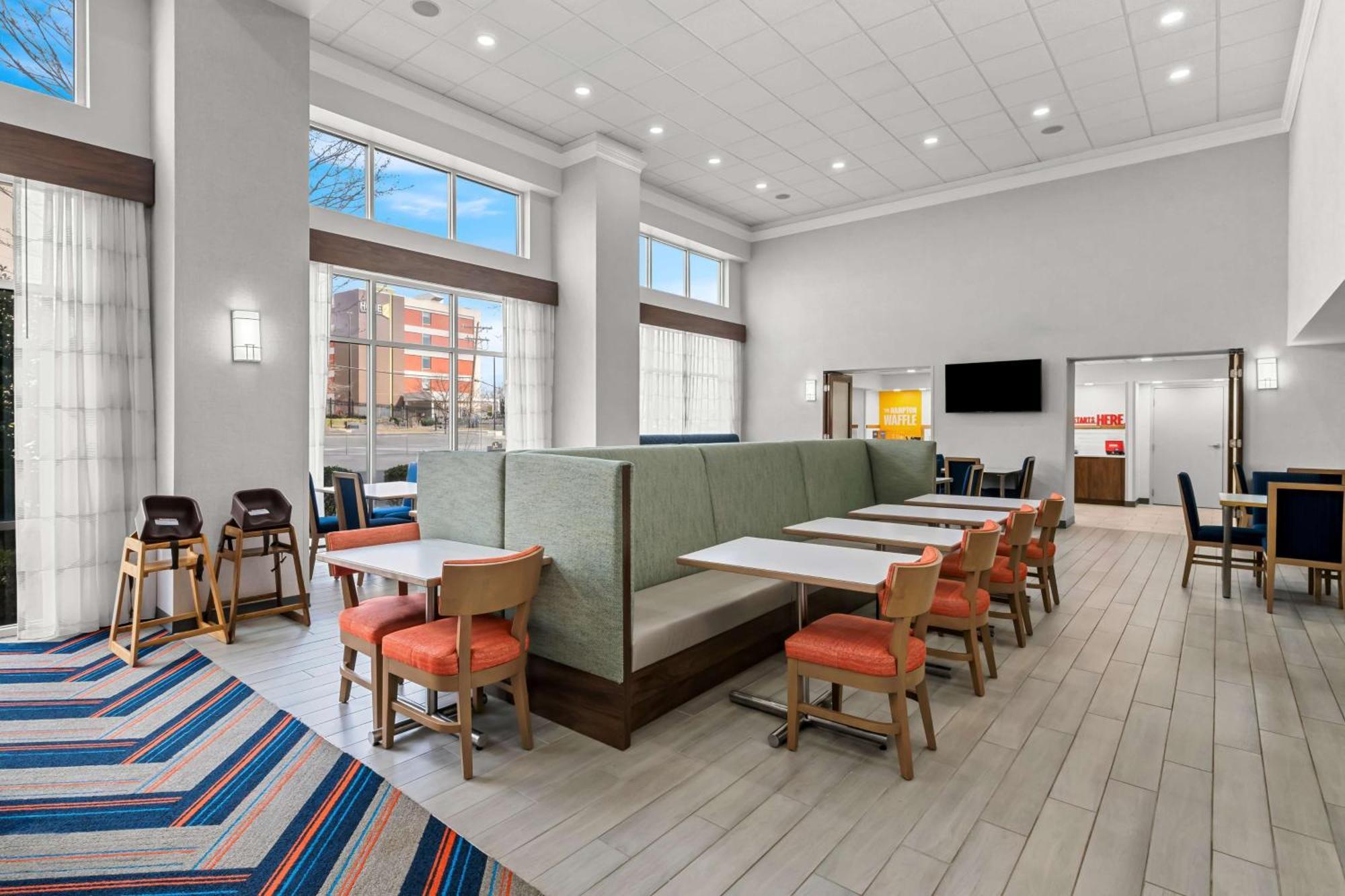 Hampton Inn & Suites Charlotte-Airport Екстериор снимка