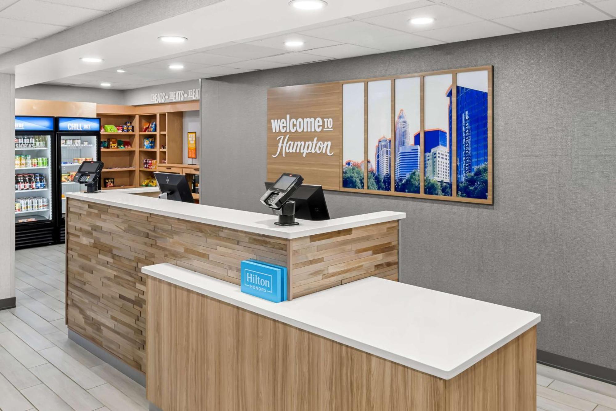 Hampton Inn & Suites Charlotte-Airport Екстериор снимка