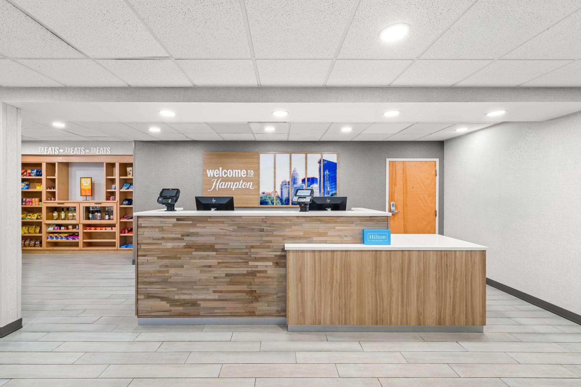 Hampton Inn & Suites Charlotte-Airport Екстериор снимка