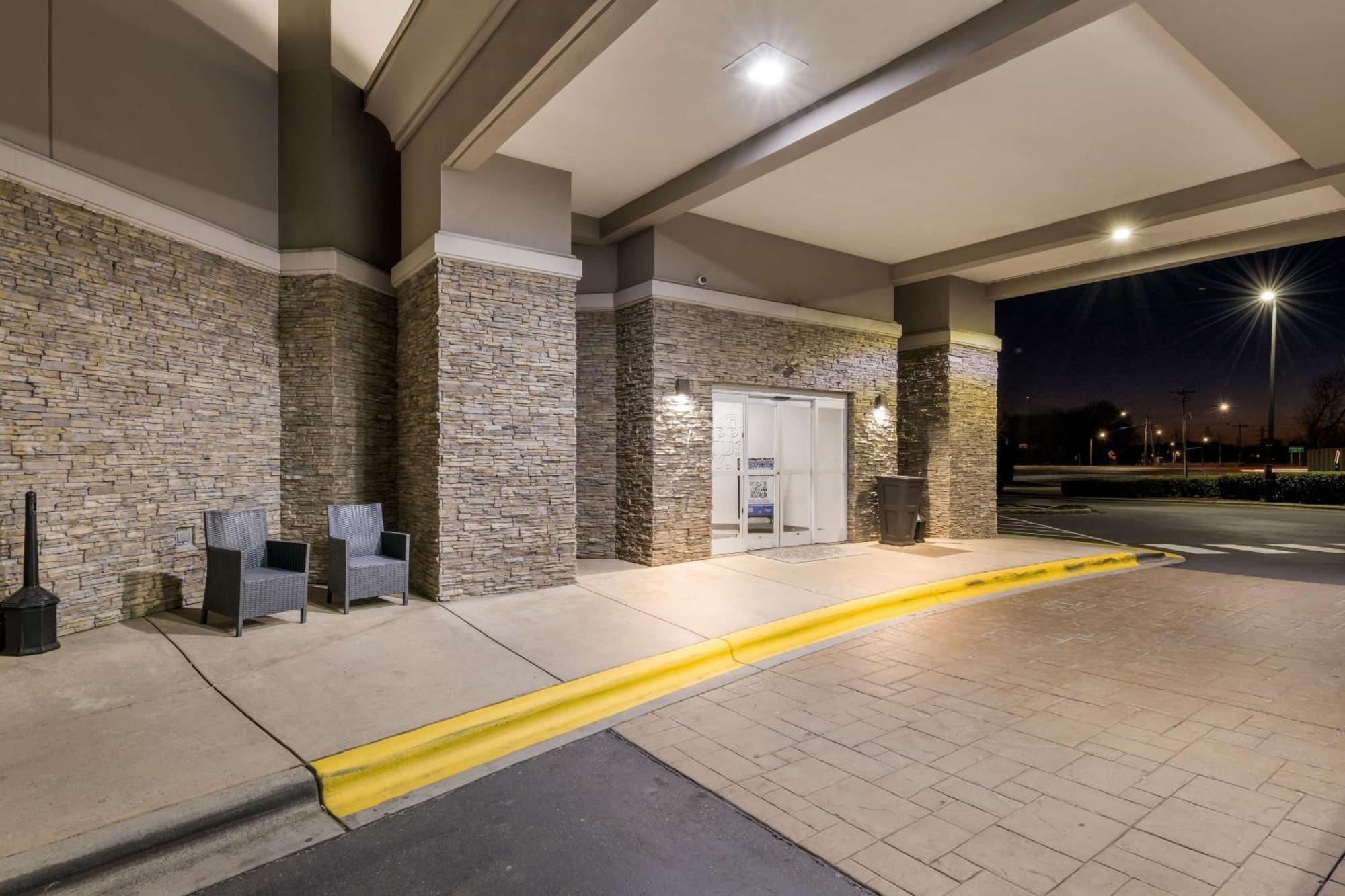 Hampton Inn & Suites Charlotte-Airport Екстериор снимка