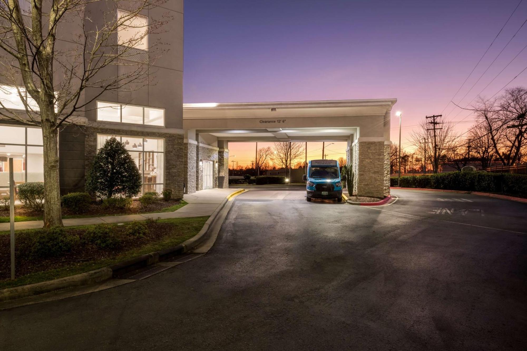 Hampton Inn & Suites Charlotte-Airport Екстериор снимка