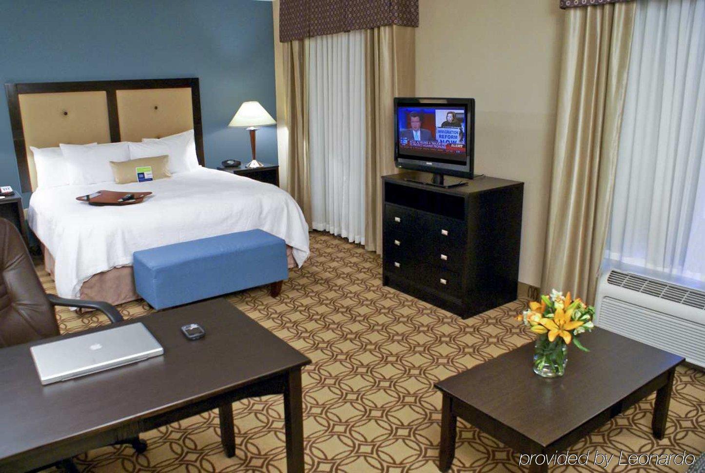 Hampton Inn & Suites Charlotte-Airport Стая снимка